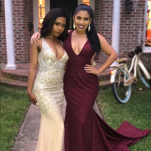 JOVANI PROM DRESS. Maroon color w/ sparkles. 10/10 - Picture 6 of 6